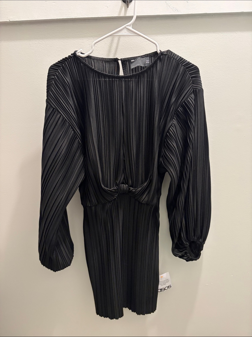 Black Pleated Long-Sleeve Knot Front Dress